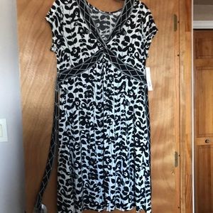 Woman’s Black & White short sleeve dress